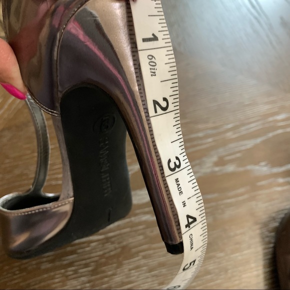Sam & Libby metallic silver pointed 4.25” heels size 8 - Picture 13 of 17
